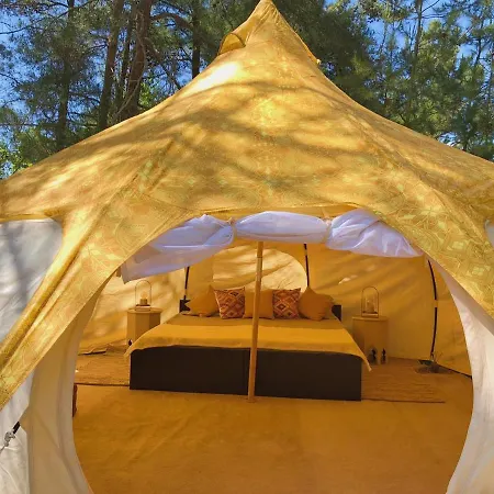 Vinsan Glamping & Wellness Centre Luxussátor