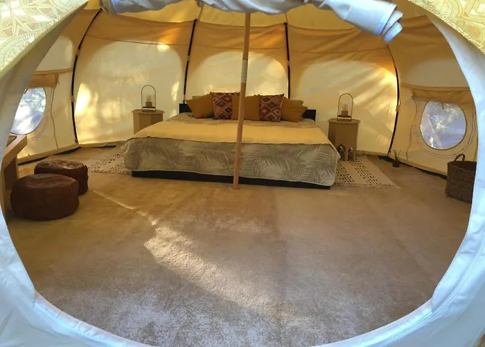 Luksusowy namiot Vinsan Glamping & Wellness Centre