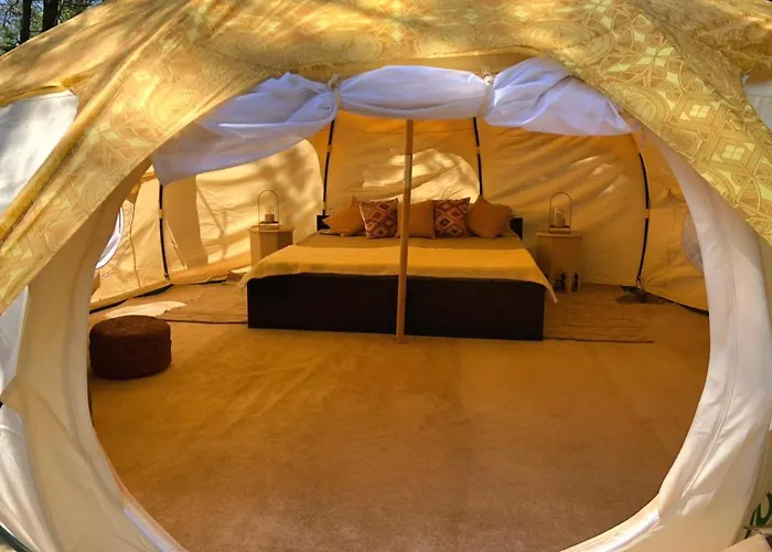 Luksusowy namiot Vinsan Glamping & Wellness Centre